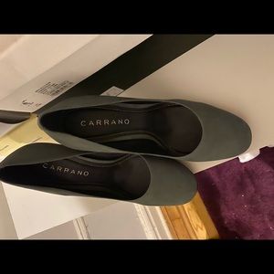 Carrano Gray Pumps